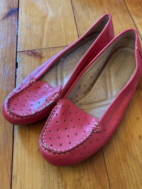 Naturalizer Perforated Loafers